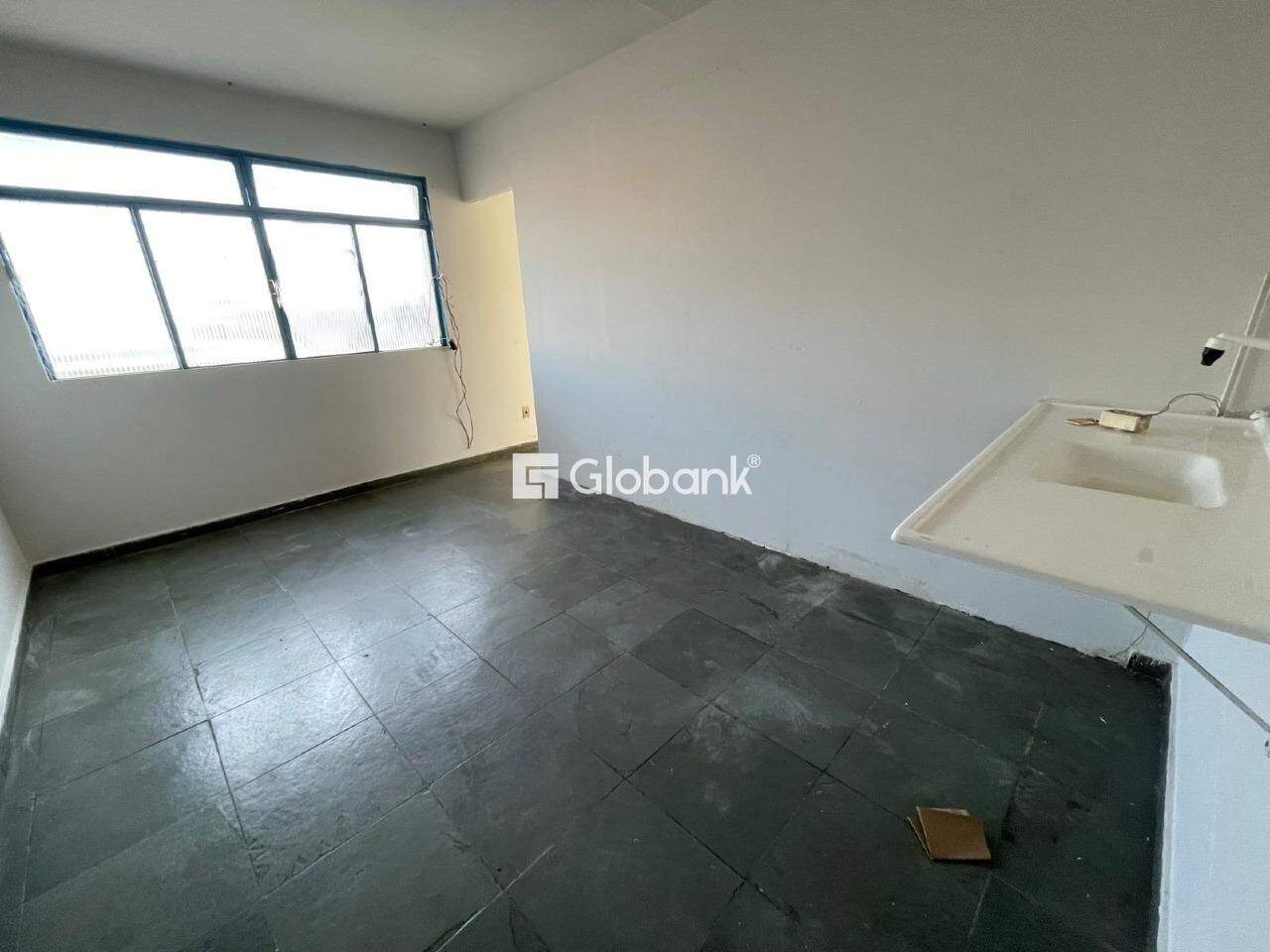 Kitnet 1 quarto para aluguel Centro 25m² Montes Claros MG: