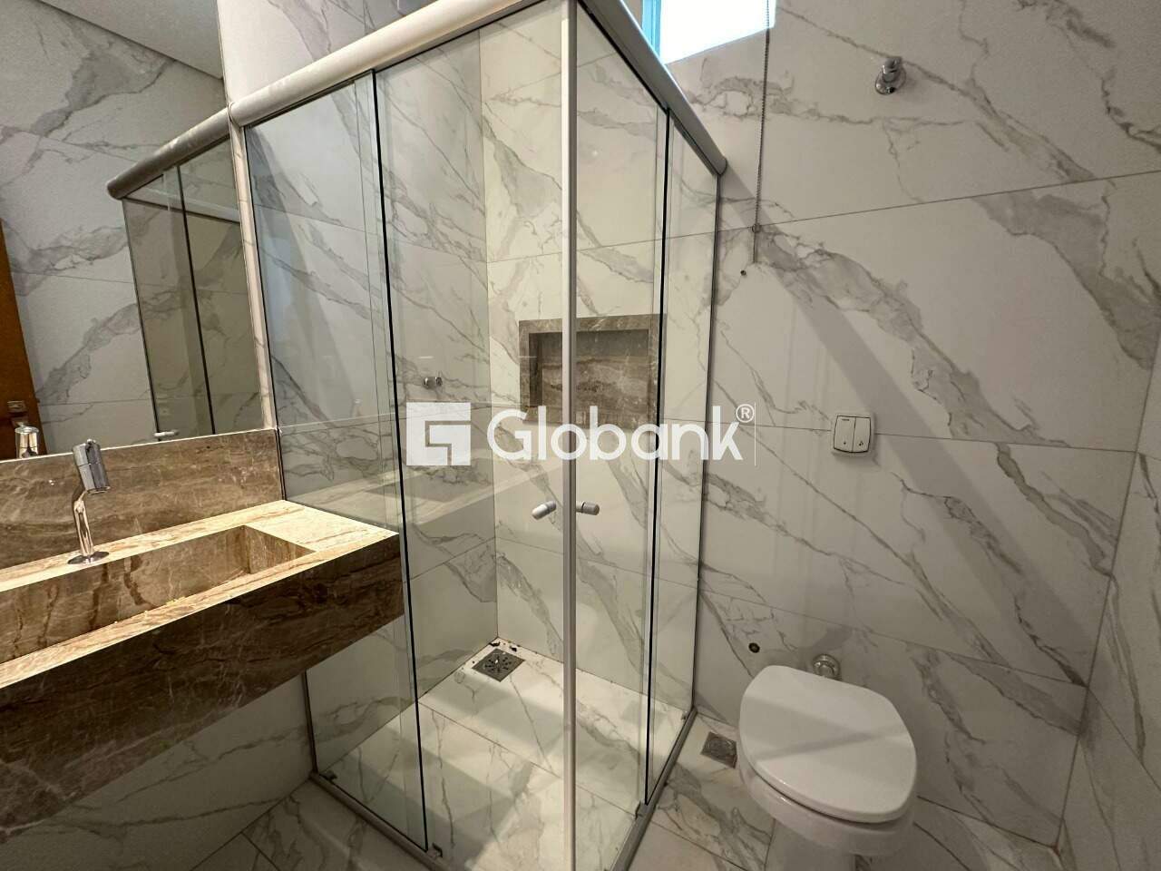 Casa 2 quartos para aluguel Jardim Primavera 70m² Montes Claros MG: Banheiro social