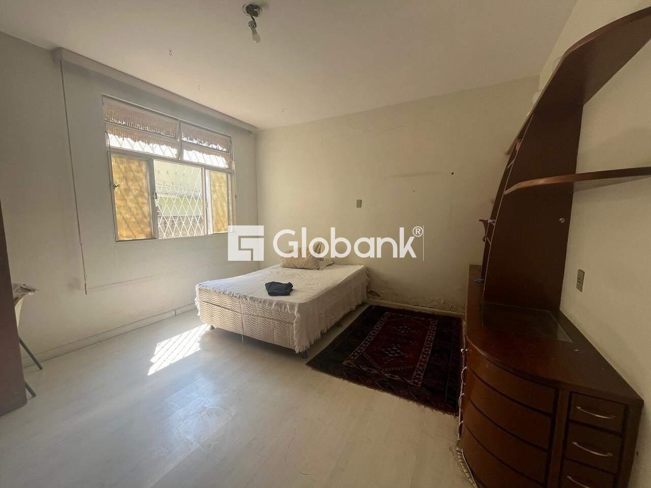 Casa 6 quartos à venda Vila Guilhermina 0m² Montes Claros MG: CASA T RREO DORMIT RIO-SU TE