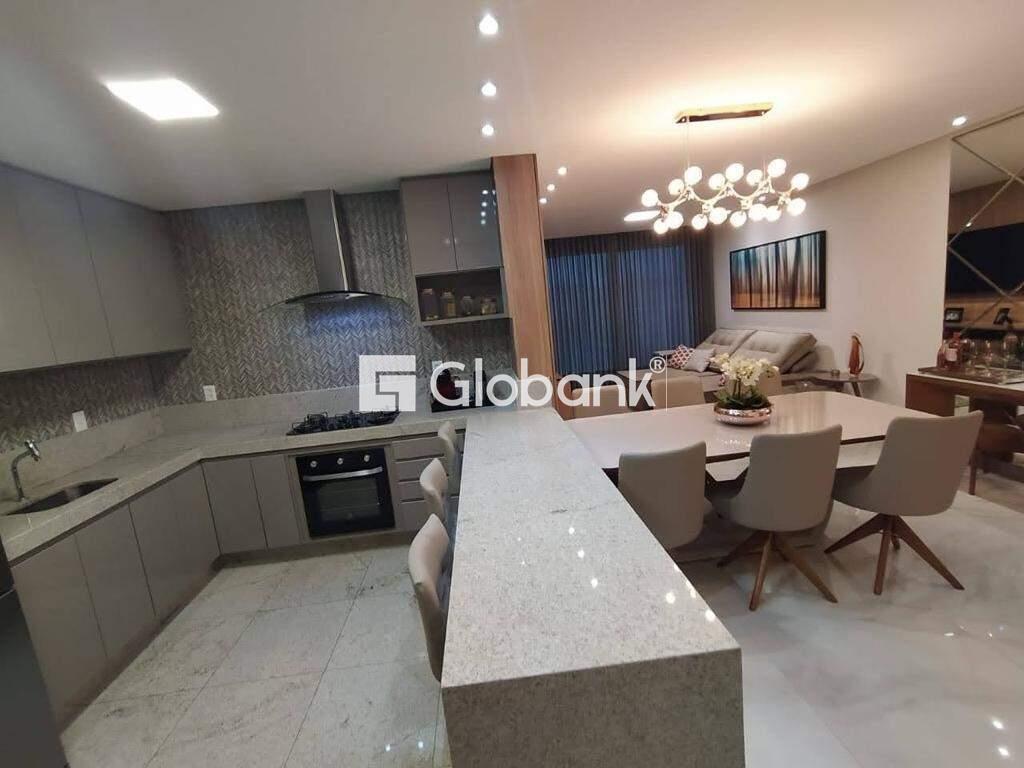 Apartamento 3 quartos à venda Cidade Santa Maria 115m² Montes Claros MG: COZINHA COM BANCADAS E MARCENARIA COMPLETA