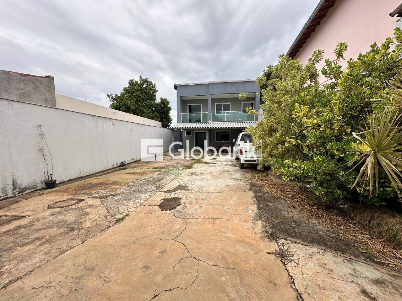 Casa 4 quartos para aluguel Santa Laura 210m² Montes Claros MG: Quintal