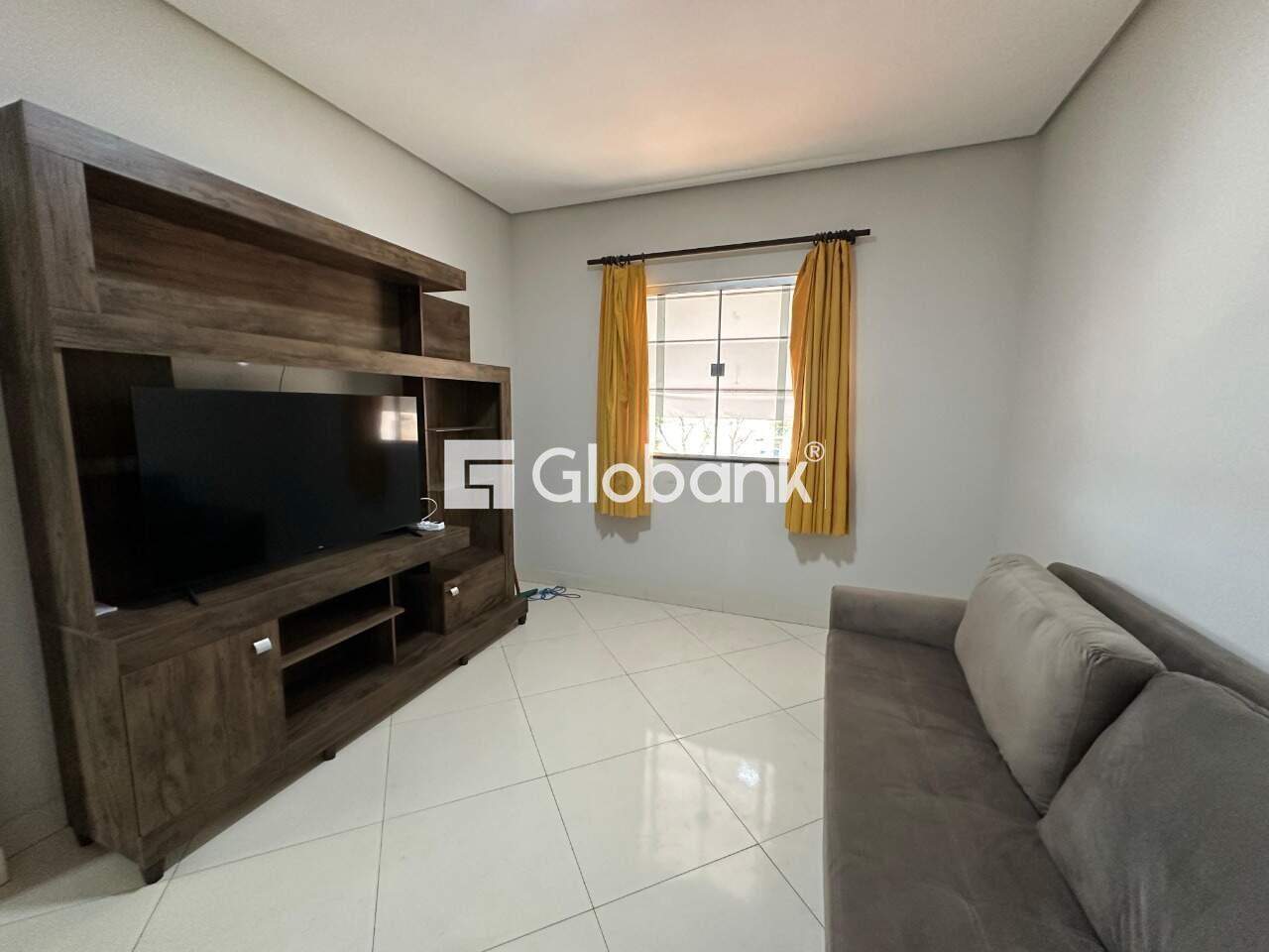 Casa 4 quartos para aluguel Santa Laura 210m² Montes Claros MG: Sala de Tv