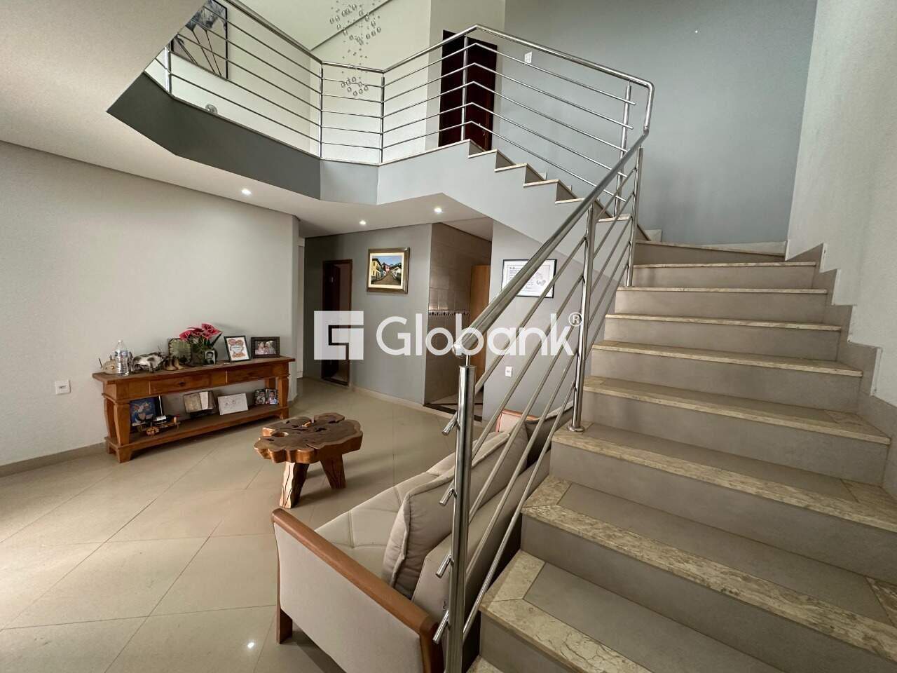 Casa 4 quartos para aluguel Santa Laura 210m² Montes Claros MG: Sala.