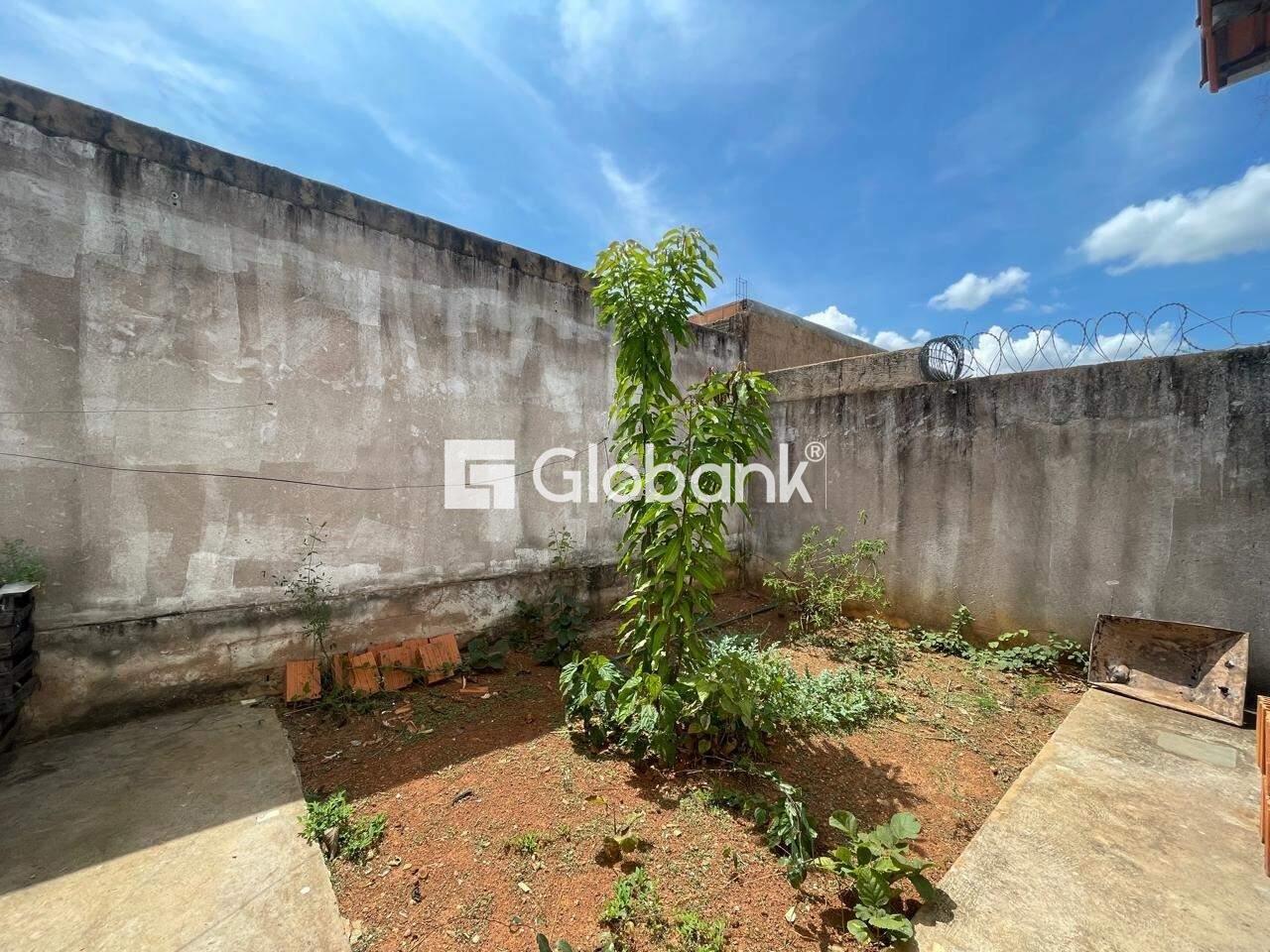 Casa 2 quartos à venda São Bento 59m² Montes Claros MG: QUINTAL