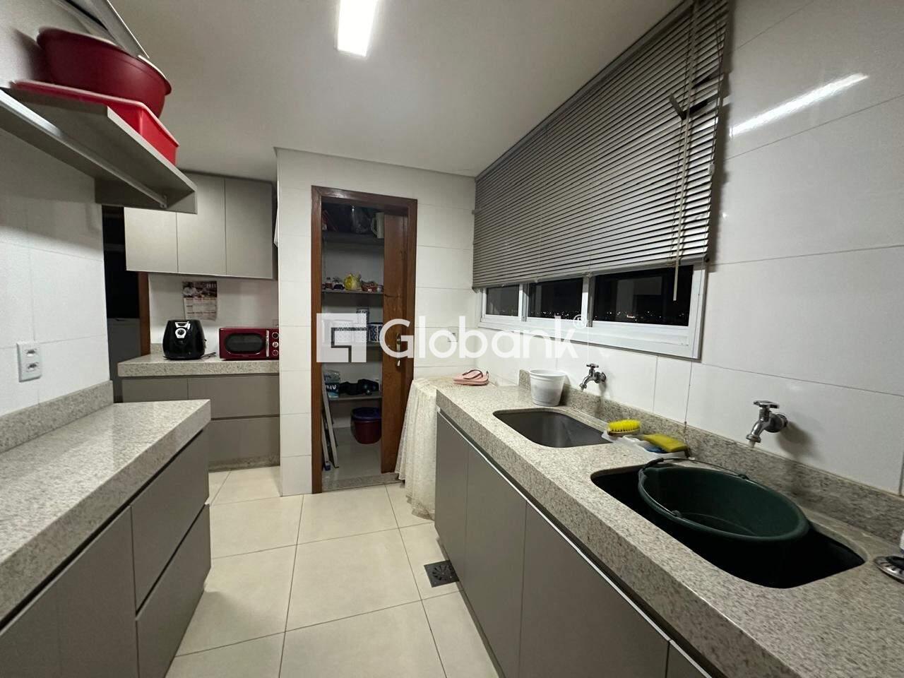 Apartamento 4 quartos à venda Todos os Santos 150m² Montes Claros MG: Cozinha com arm rios planejados e despensa