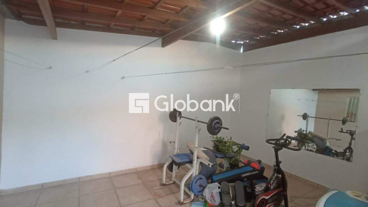 Casa 4 quartos à venda Monte Carmelo 120m² Montes Claros MG: