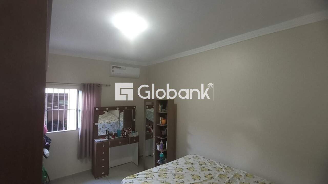 Casa 4 quartos à venda Monte Carmelo 120m² Montes Claros MG: