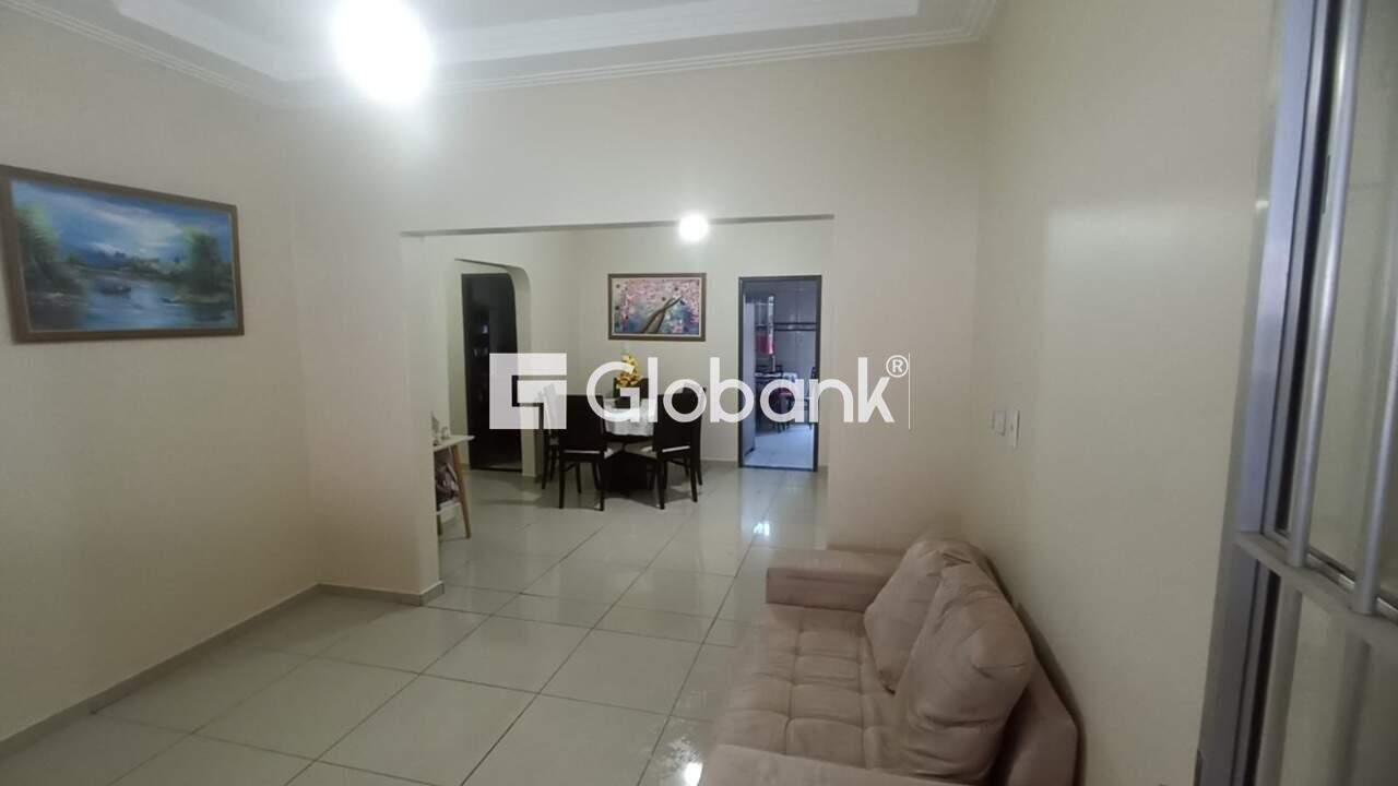 Casa 4 quartos à venda Monte Carmelo 120m² Montes Claros MG: