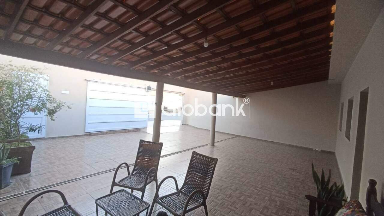 Casa 4 quartos à venda Monte Carmelo 120m² Montes Claros MG: