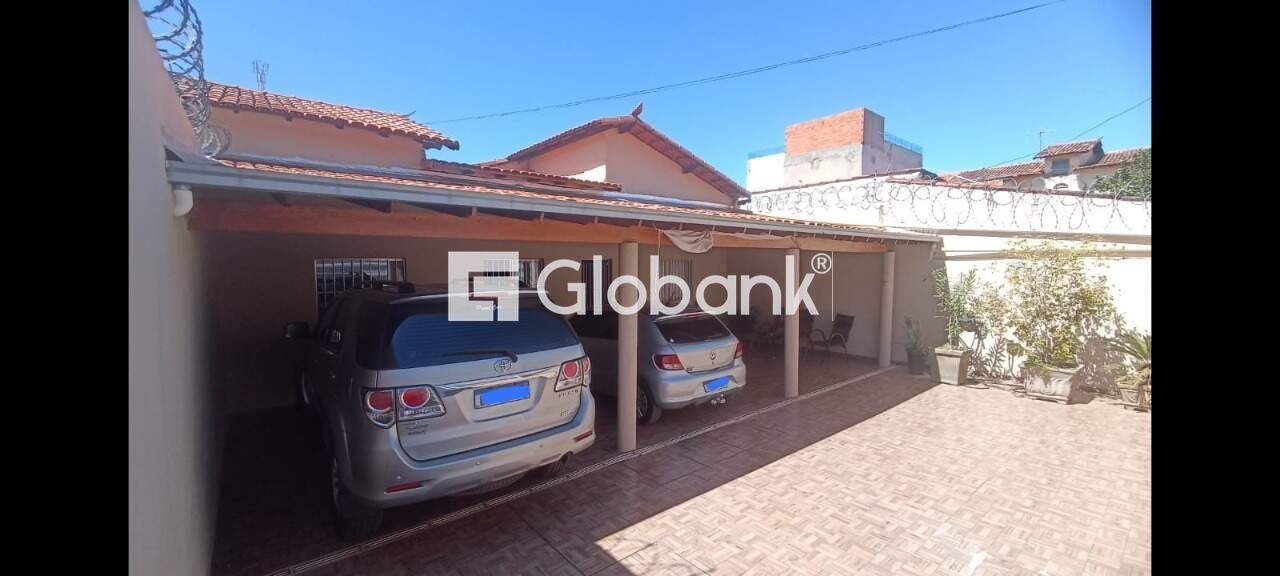 Casa 4 quartos à venda Monte Carmelo 120m² Montes Claros MG: 