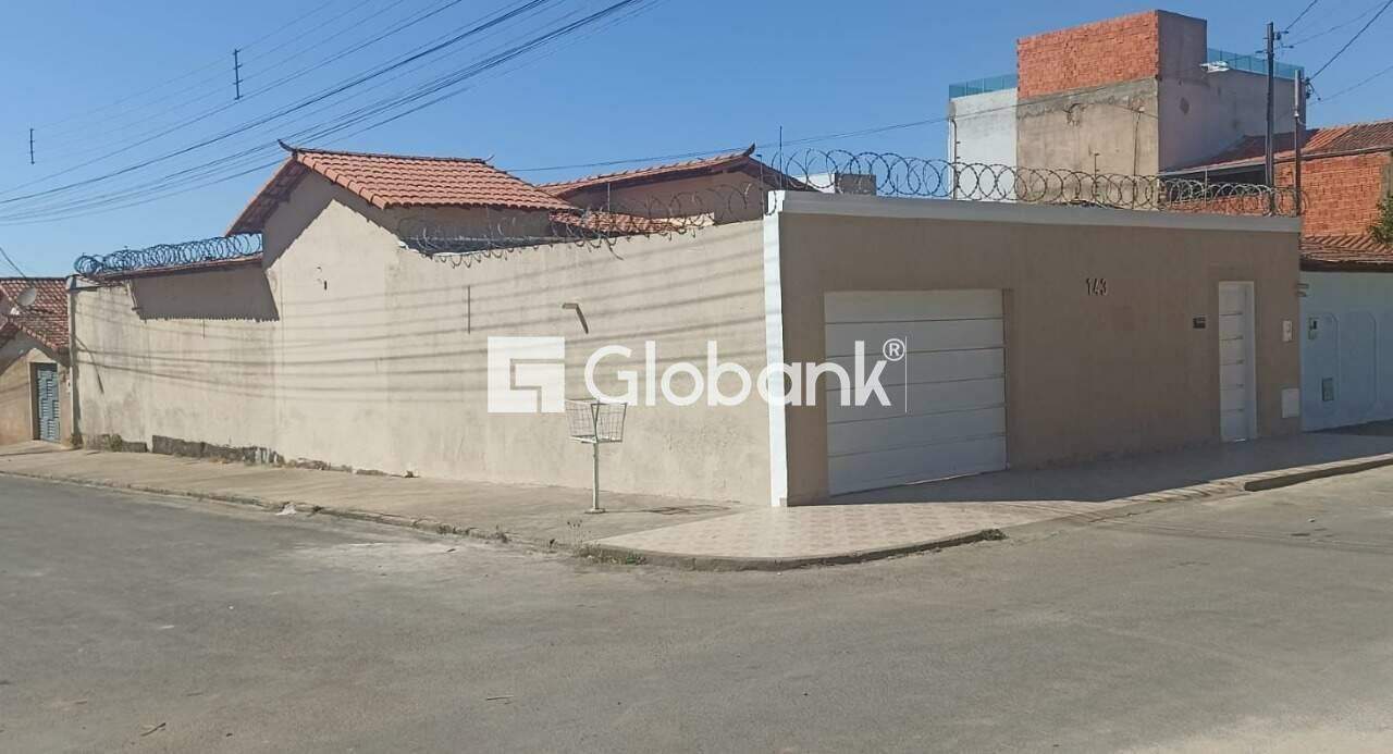 Casa 4 quartos à venda Monte Carmelo 120m² Montes Claros MG: