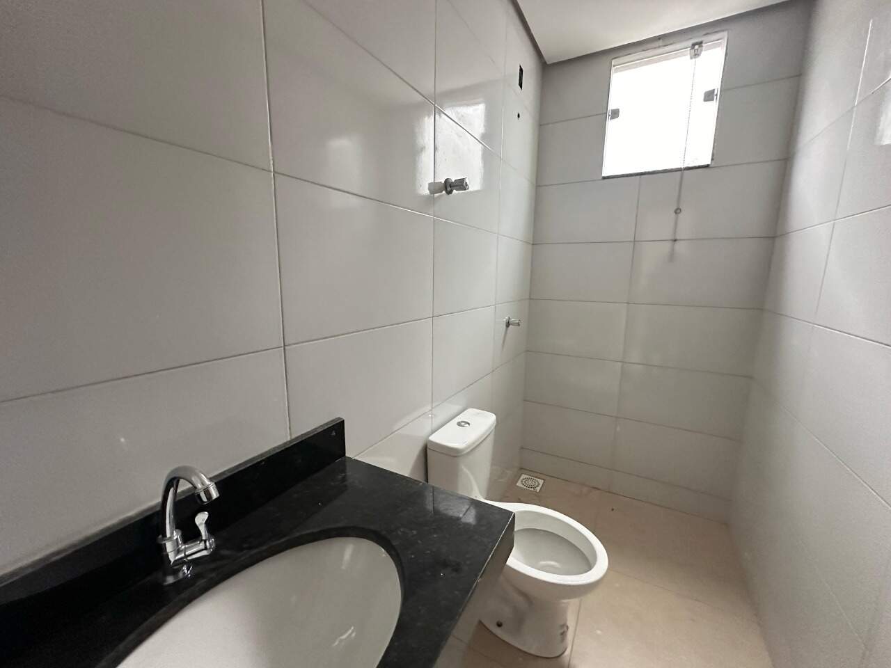 Casa 3 quartos para aluguel Independência 98m² Montes Claros MG: Banheiro social