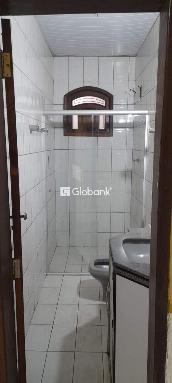 Sobrado 3 quartos à venda Vila Sumaré 0m² Montes Claros MG: Banho social