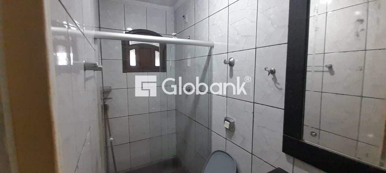 Sobrado 3 quartos à venda Vila Sumaré 0m² Montes Claros MG: Banho