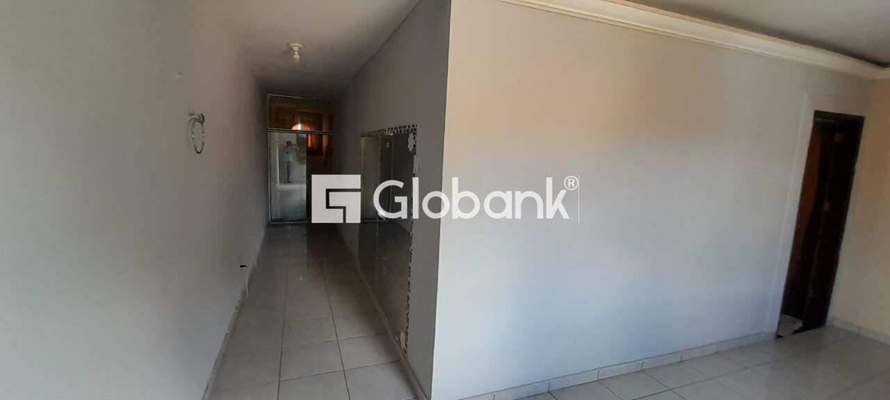 Sobrado 3 quartos à venda Vila Sumaré 0m² Montes Claros MG: Corredor de acesso