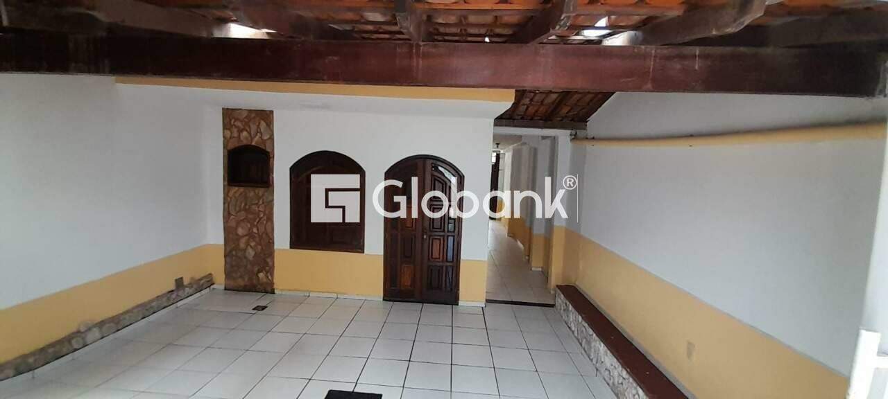 Sobrado 3 quartos à venda Vila Sumaré 0m² Montes Claros MG: Entrada