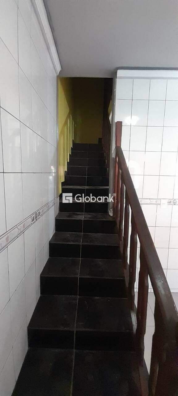 Sobrado 3 quartos à venda Vila Sumaré 0m² Montes Claros MG: Escada de acesso a parte superior