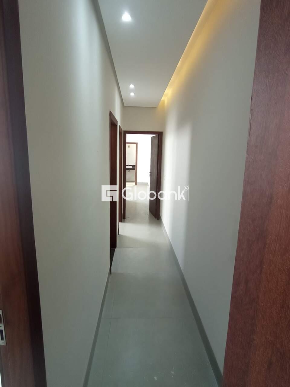 Casa 3 quartos à venda Nossa Senhora das Graças 0m² Montes Claros MG: Corredor de acesso aos quartos