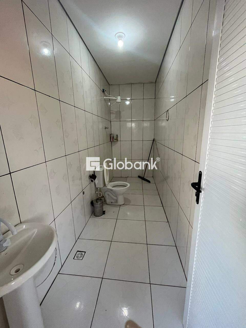 Casa 3 quartos à venda Carmelo 0m² Montes Claros MG: BANHEIRO SEGUNDO PISO