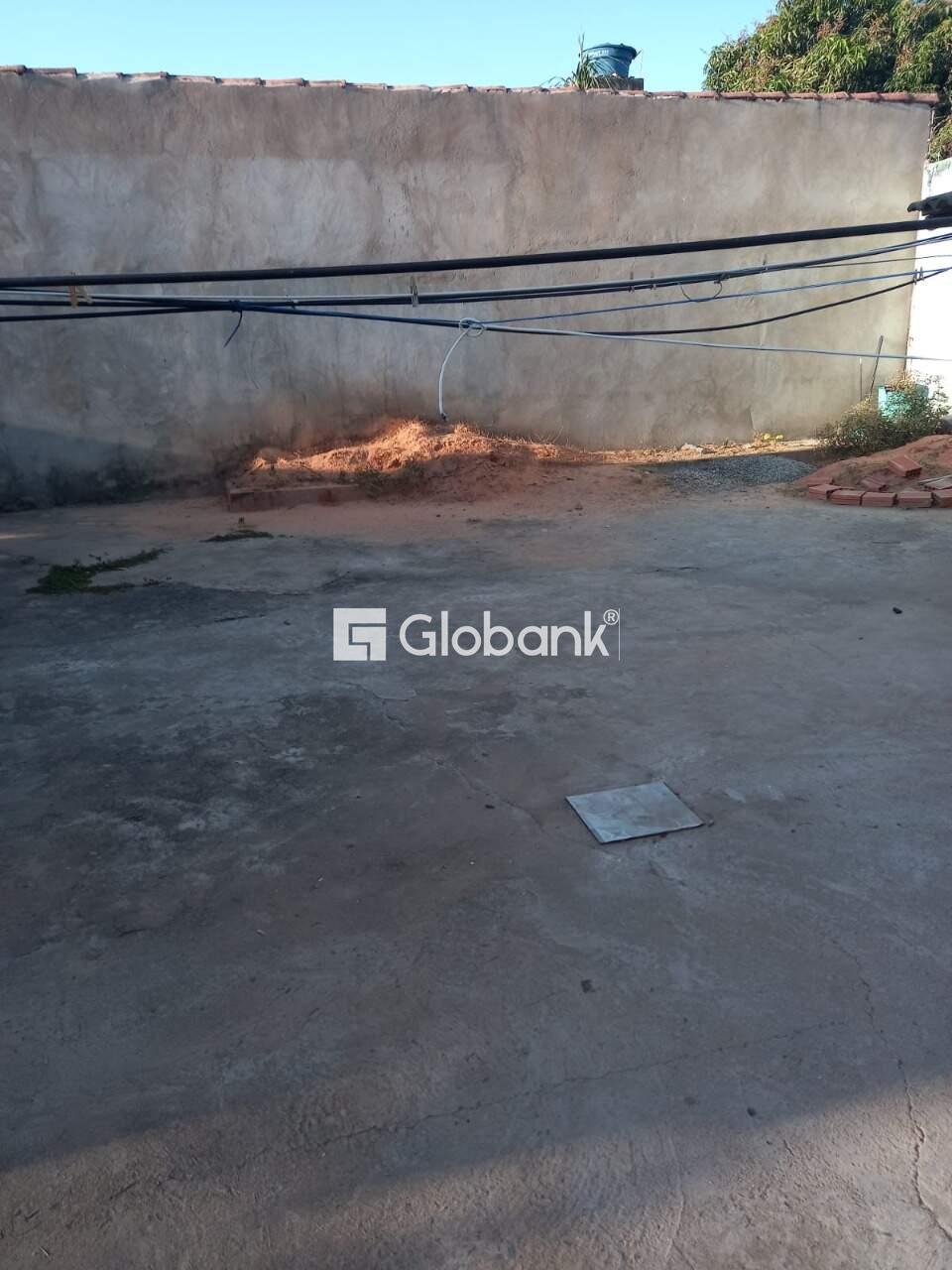 Casa 2 quartos à venda Morada do Parque 53,3m² Montes Claros MG: F quintal