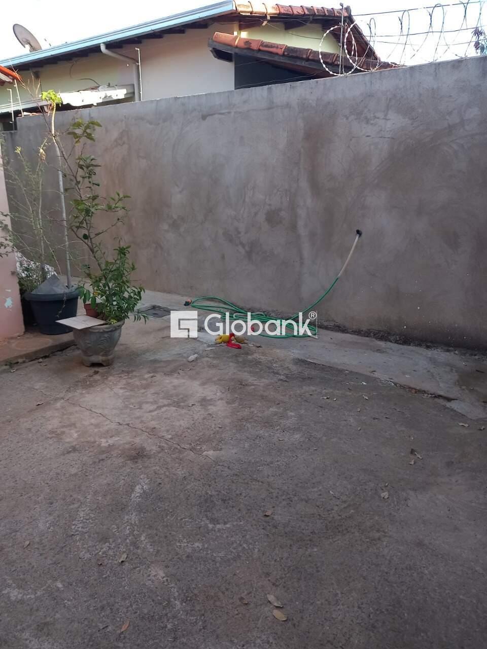 Casa 2 quartos à venda Morada do Parque 53,3m² Montes Claros MG: Quintal