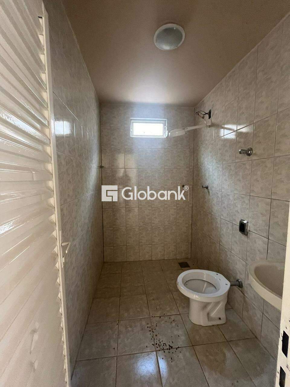 Casa 3 quartos à venda Morada da Serra 180m² Montes Claros MG: BANHEIRO EXTERNO