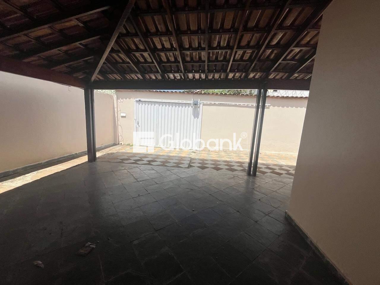 Casa 3 quartos à venda Morada da Serra 180m² Montes Claros MG: GARAGEM