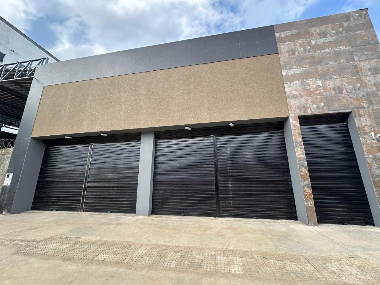 Galpão para aluguel Prolongamento Todos os Santos 390m² Montes Claros MG: Fachada