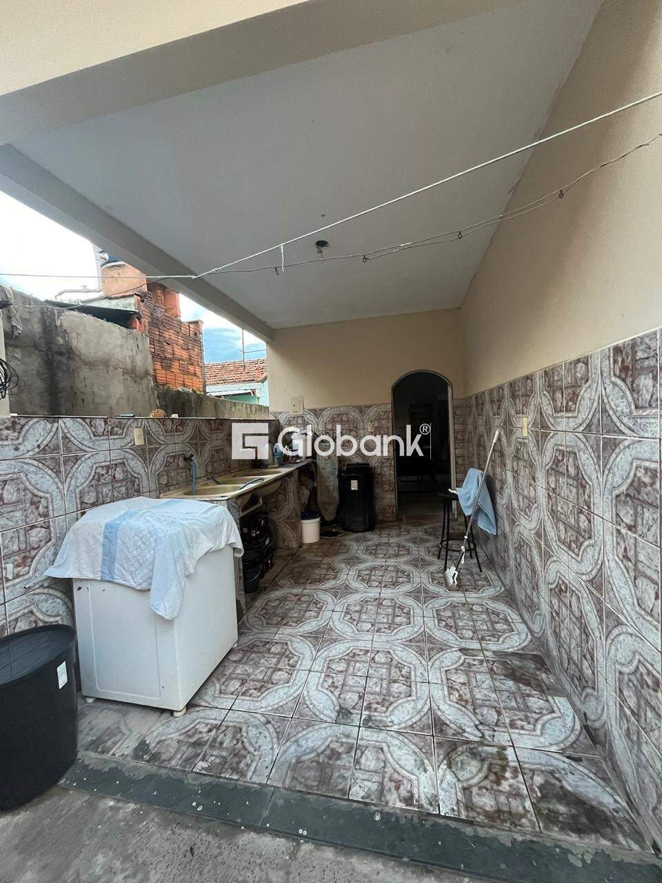 Casa 4 quartos à venda Nossa Senhora de Fátima 200m² Montes Claros MG: REA DE SERVI O