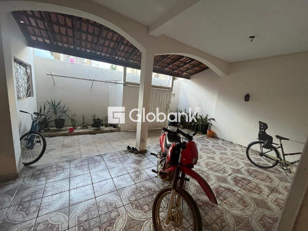 Casa 4 quartos à venda Nossa Senhora de Fátima 200m² Montes Claros MG: GARAGEM