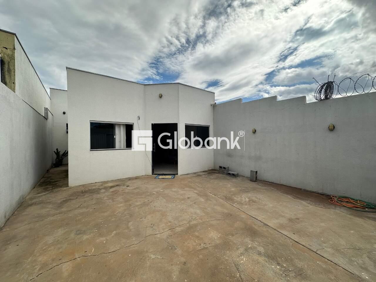 Casa 2 quartos para aluguel Independência 65m² Montes Claros MG: 