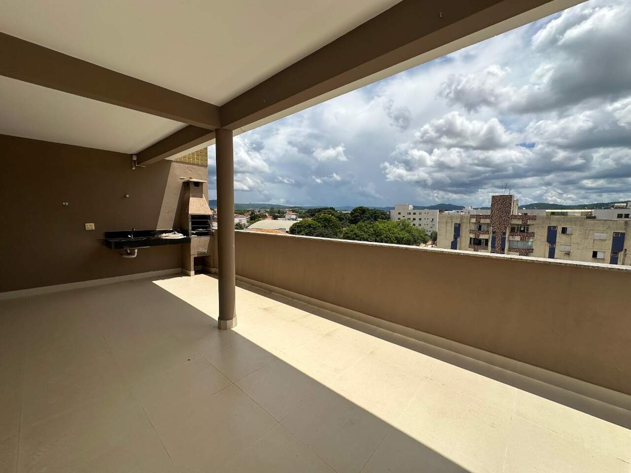 Cobertura 4 quartos para aluguel Augusta Mota 115m² Montes Claros MG: rea privativa