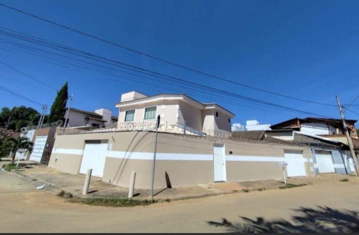 Casa 3 quartos para aluguel Barcelona Park 140m² Montes Claros MG: Fachada