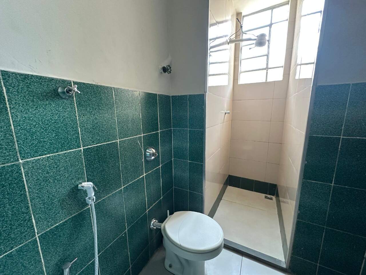 Apartamento 4 quartos para aluguel Centro 98m² Montes Claros MG: Banheiro social