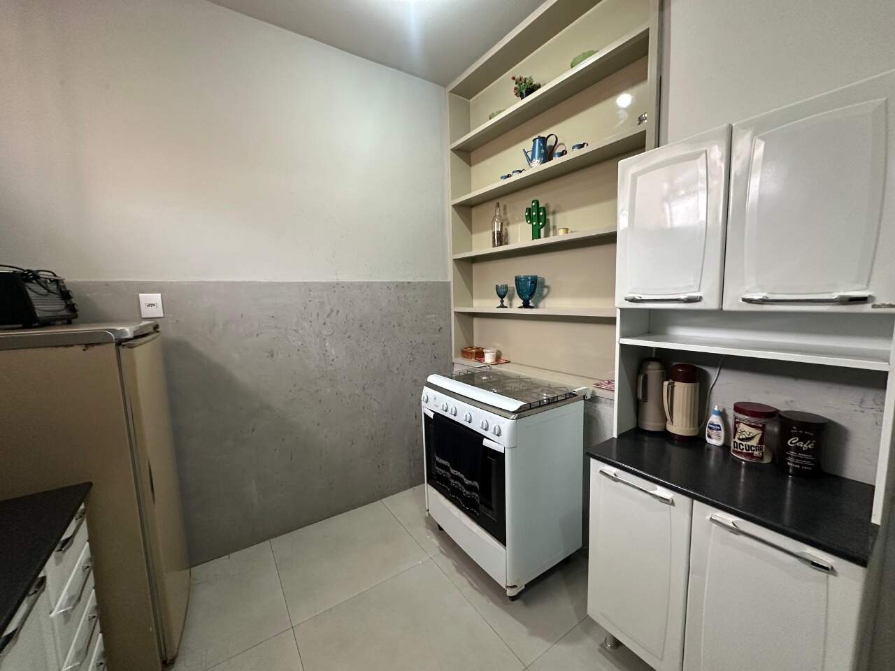 Apartamento 4 quartos para aluguel Centro 98m² Montes Claros MG: Cozinha
