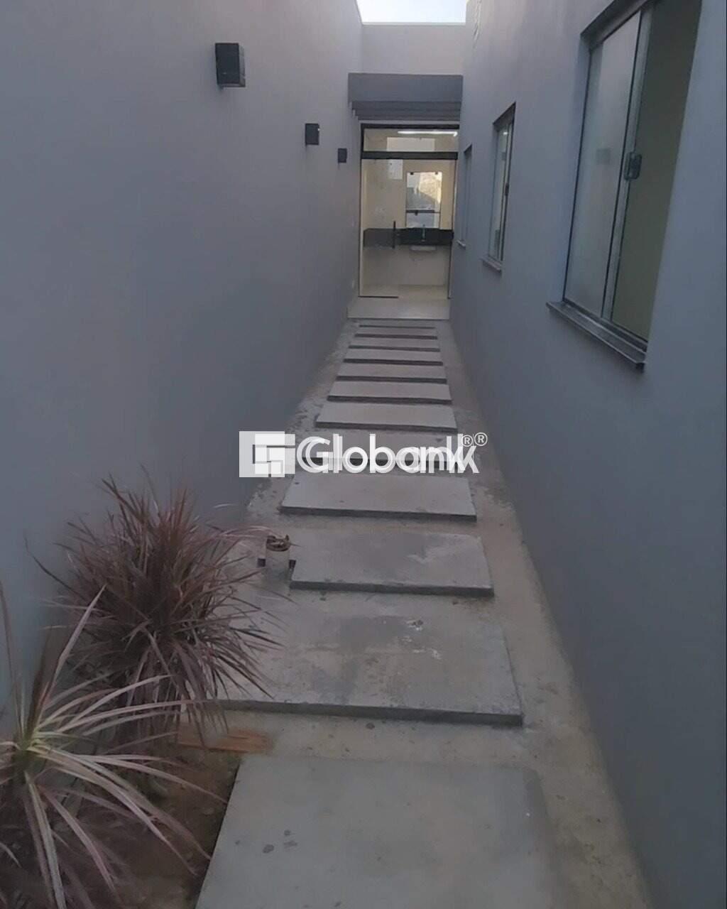 Casa 3 quartos à venda Novo Delfino 70m² Montes Claros MG: Corredor lateral