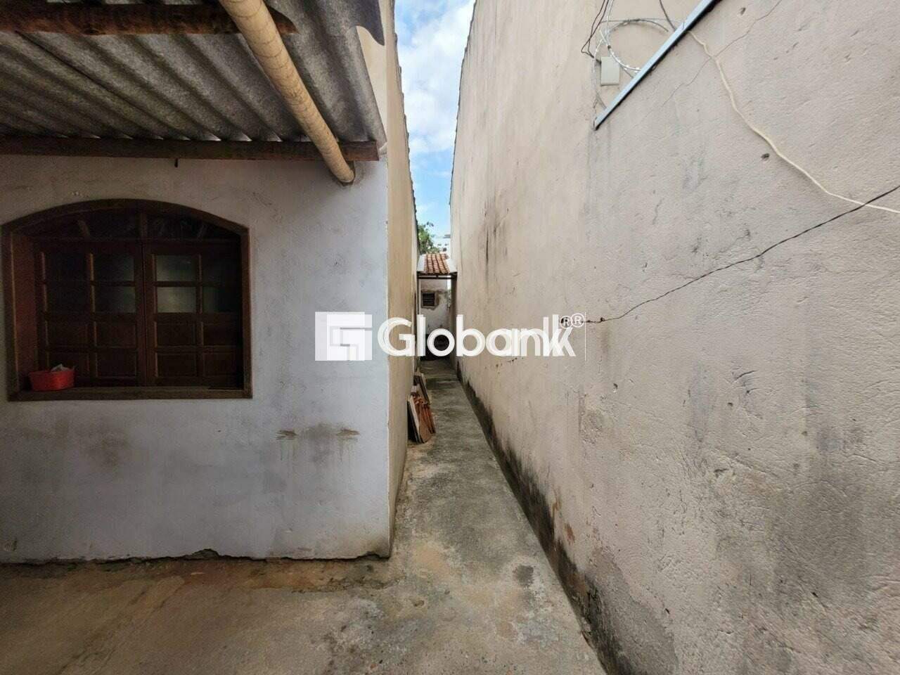 Casa 3 quartos à venda Jardim São Luiz 0m² Montes Claros MG: Corredor lateral