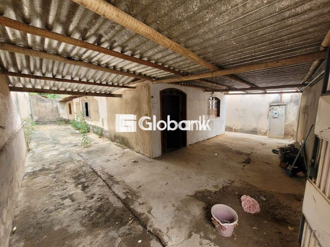 Casa 3 quartos à venda Jardim São Luiz 0m² Montes Claros MG: Frente com garagem