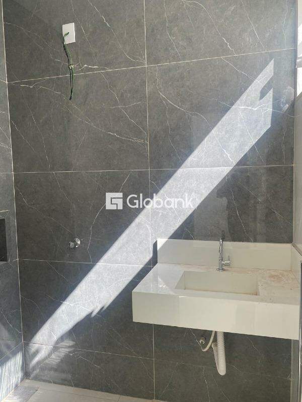 Casa 3 quartos à venda Vila Nova 90m² Montes Claros MG: 