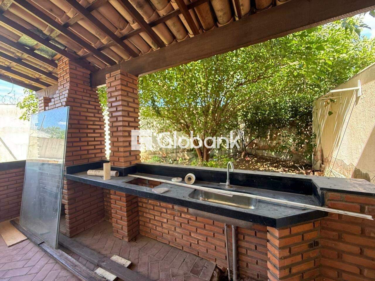 Casa 3 quartos à venda Ibituruna 650m² Montes Claros MG: 