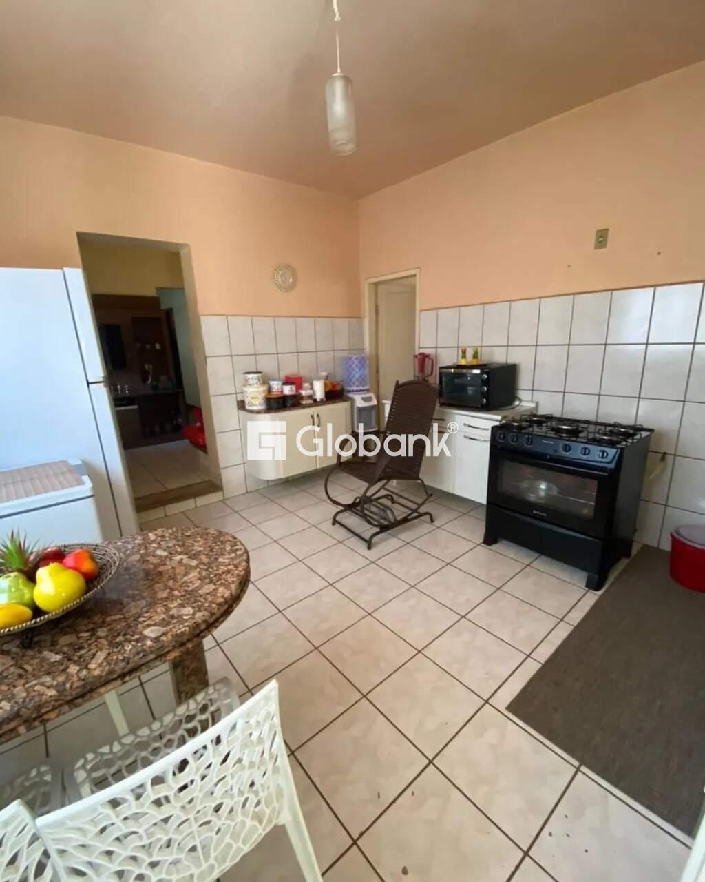 Casa 4 quartos à venda Melo 202m² Montes Claros MG: 10