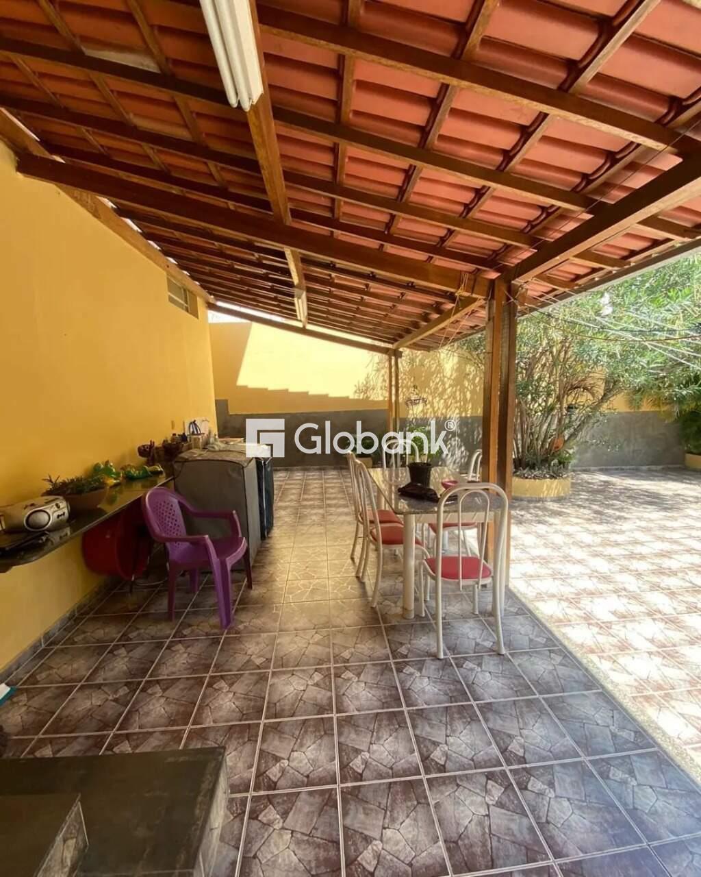Casa 4 quartos à venda Melo 202m² Montes Claros MG: 11