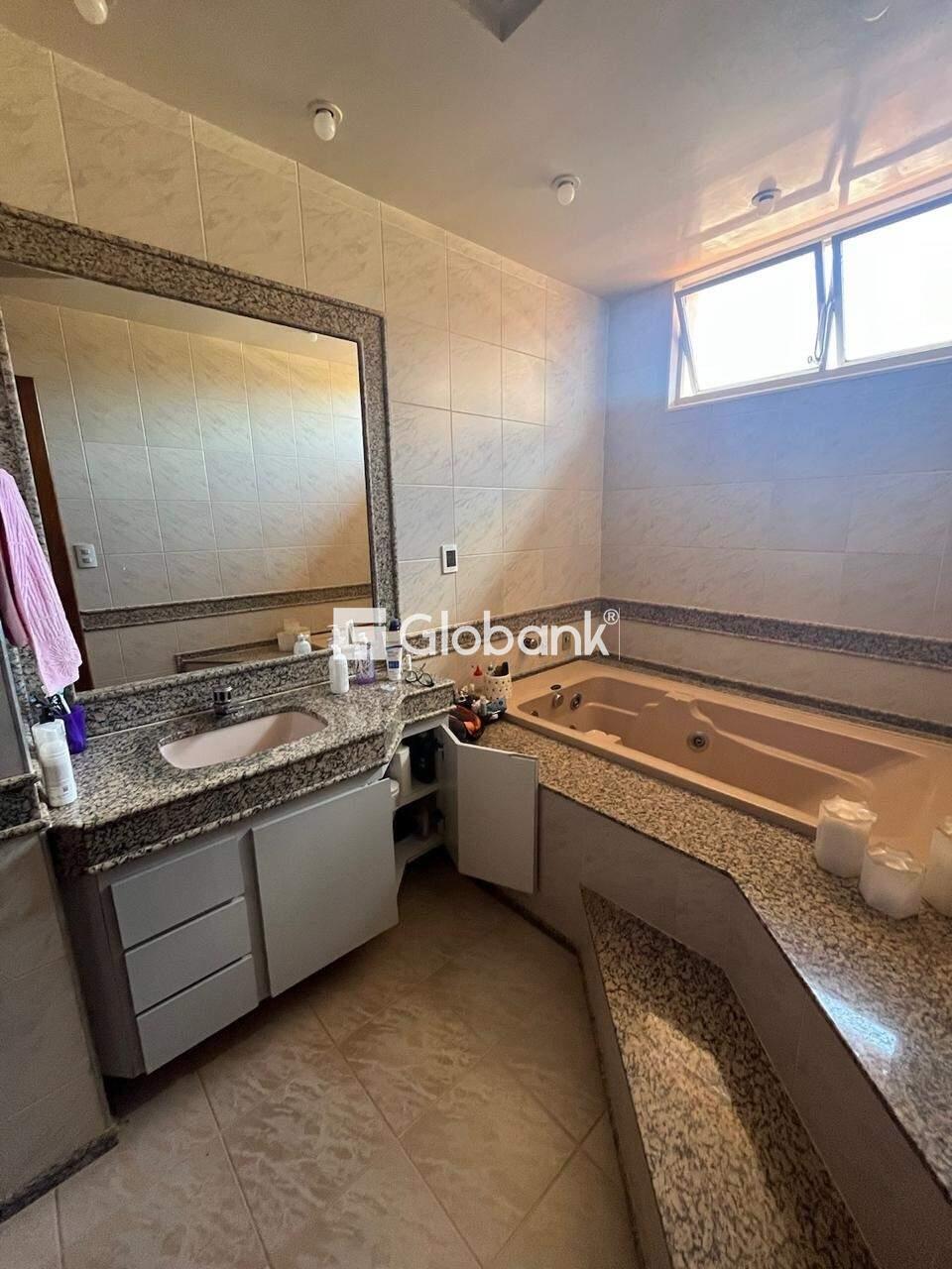 Casa 4 quartos à venda Jardim Panorama 0m² Montes Claros MG: SU TE MASTER