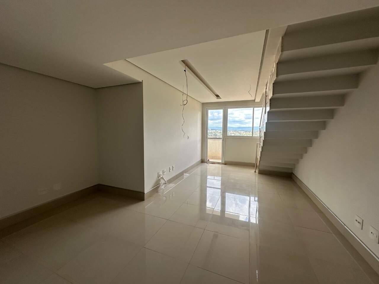 Cobertura 4 quartos para aluguel Ibituruna 140m² Montes Claros MG: Sala