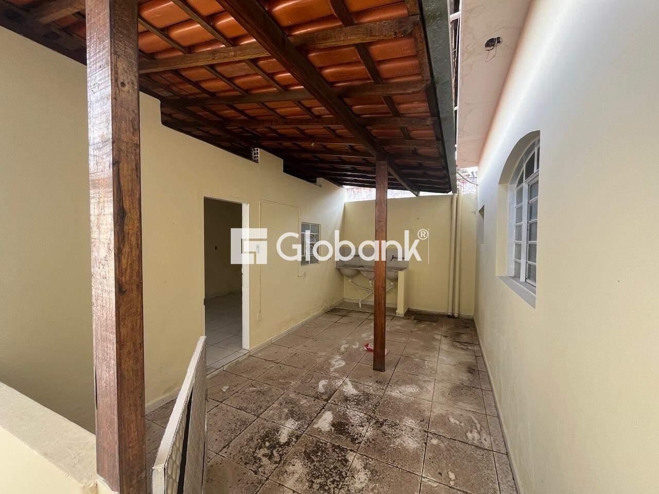 Casa 3 quartos à venda Cândida Câmara 0m² Montes Claros MG: REA DE SERVI O