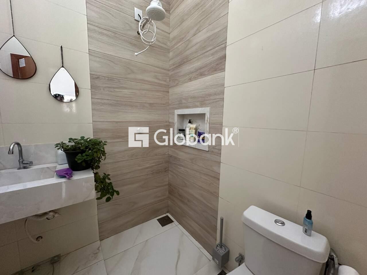 Casa 3 quartos à venda Vila Nova 105m² Montes Claros MG: Banheiro social