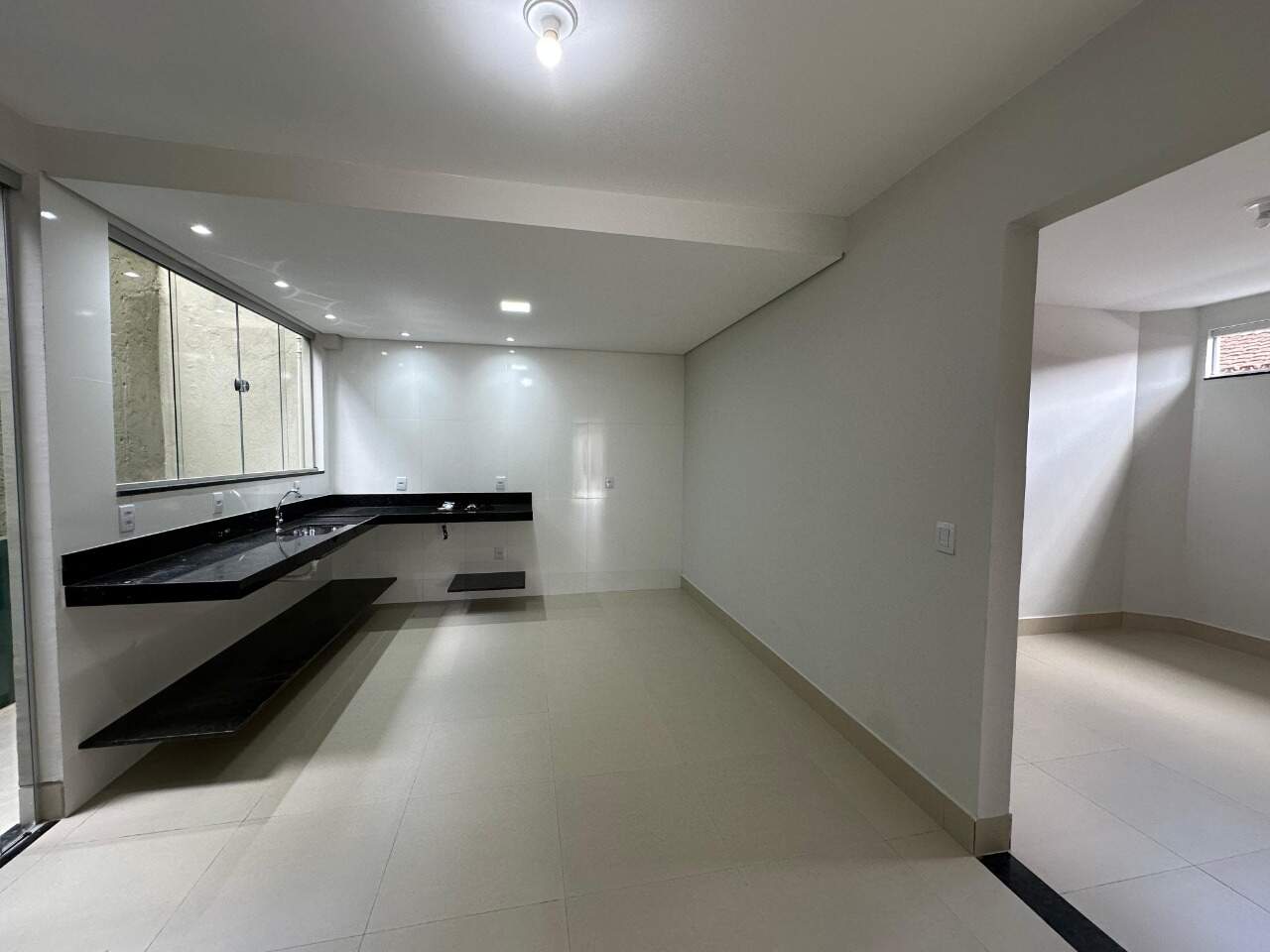 Kitnet 1 quarto para aluguel Vila Guilhermina 50m² Montes Claros MG: Sala de jantar