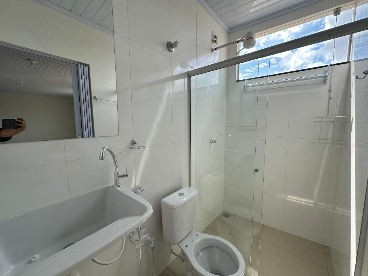 Kitnet 1 quarto para aluguel Vila Guilhermina 32m² Montes Claros MG: Banheiro social