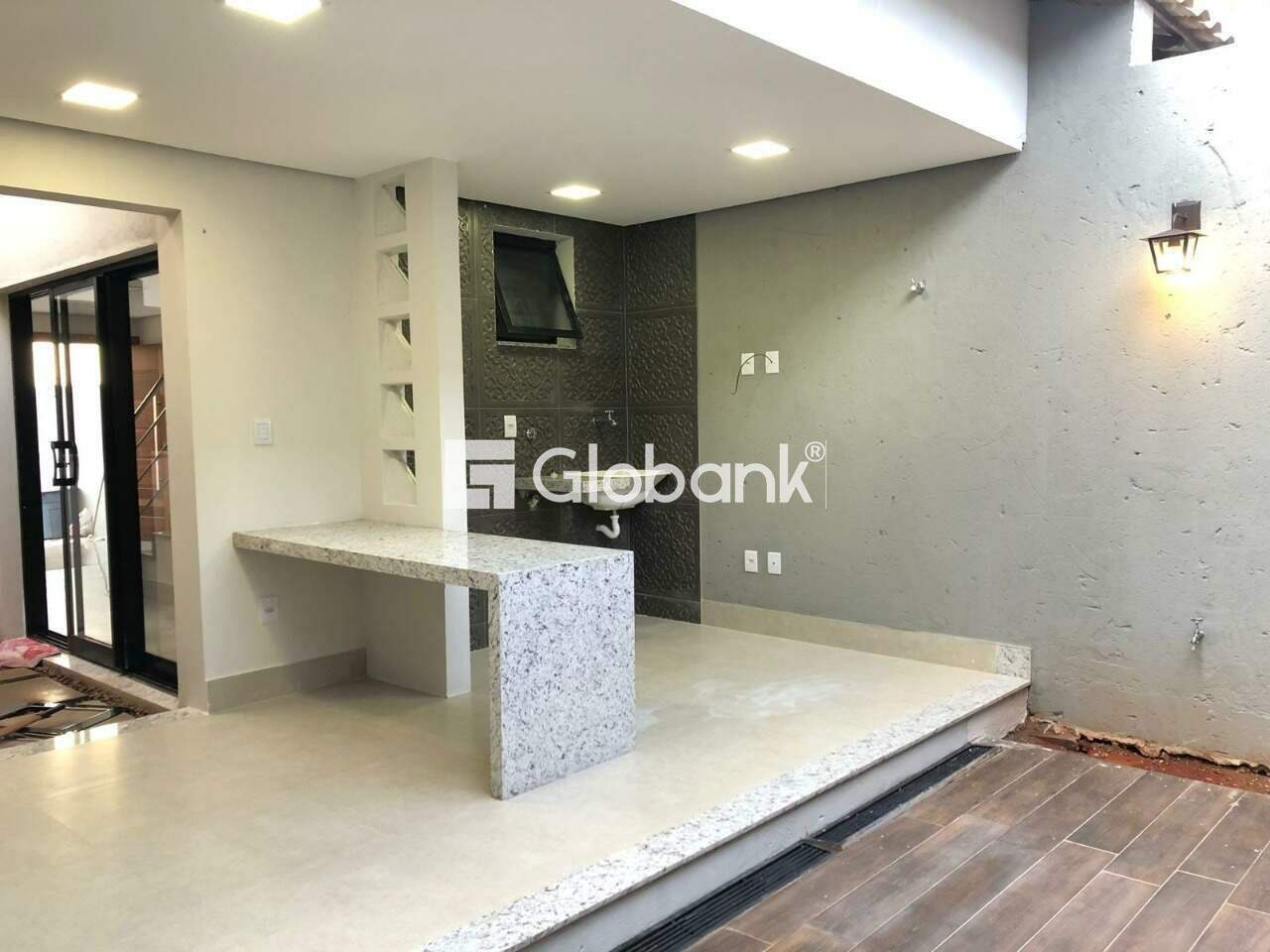 Sobrado 2 quartos à venda Universitário 161,67m² Montes Claros MG: 