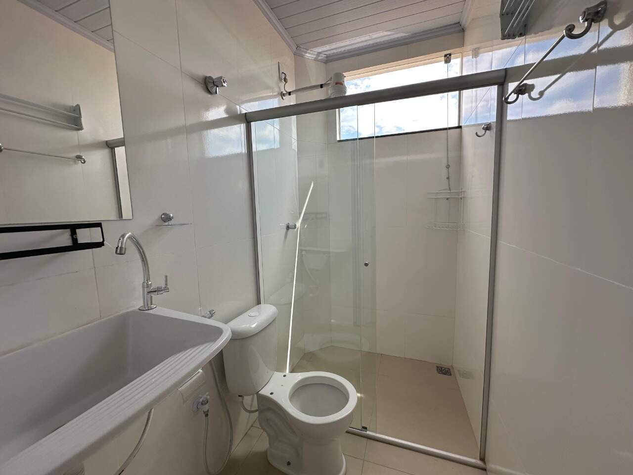 Kitnet 1 quarto para aluguel Vila Guilhermina 25m² Montes Claros MG: Banheiro social